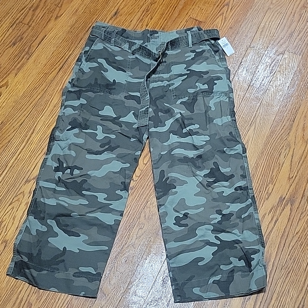 Gap cropped camo pants with matching belt size 12